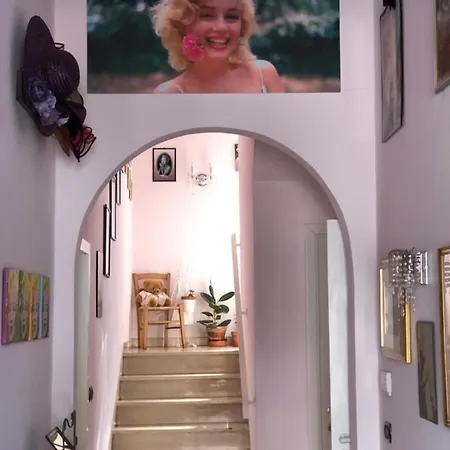 לינה וארוחת בוקר Marilyn *