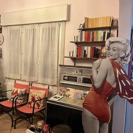 לינה וארוחת בוקר Marilyn