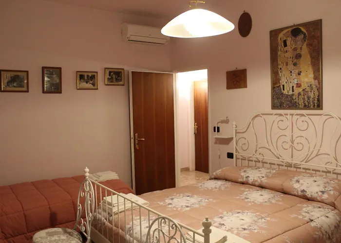 Marilyn Oda ve Kahvaltı